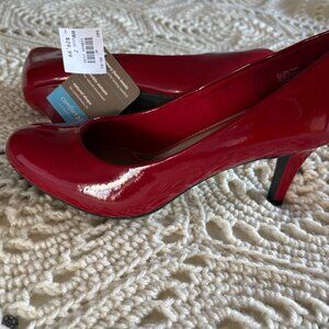 NWT - Red patent-leather pumps